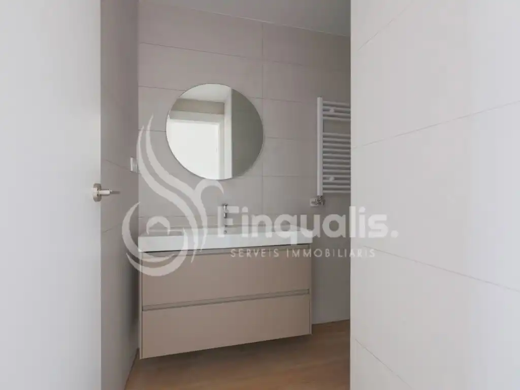 Baño de Piso en venta en Santa Eulàlia de Ronçana con Aire acondicionado