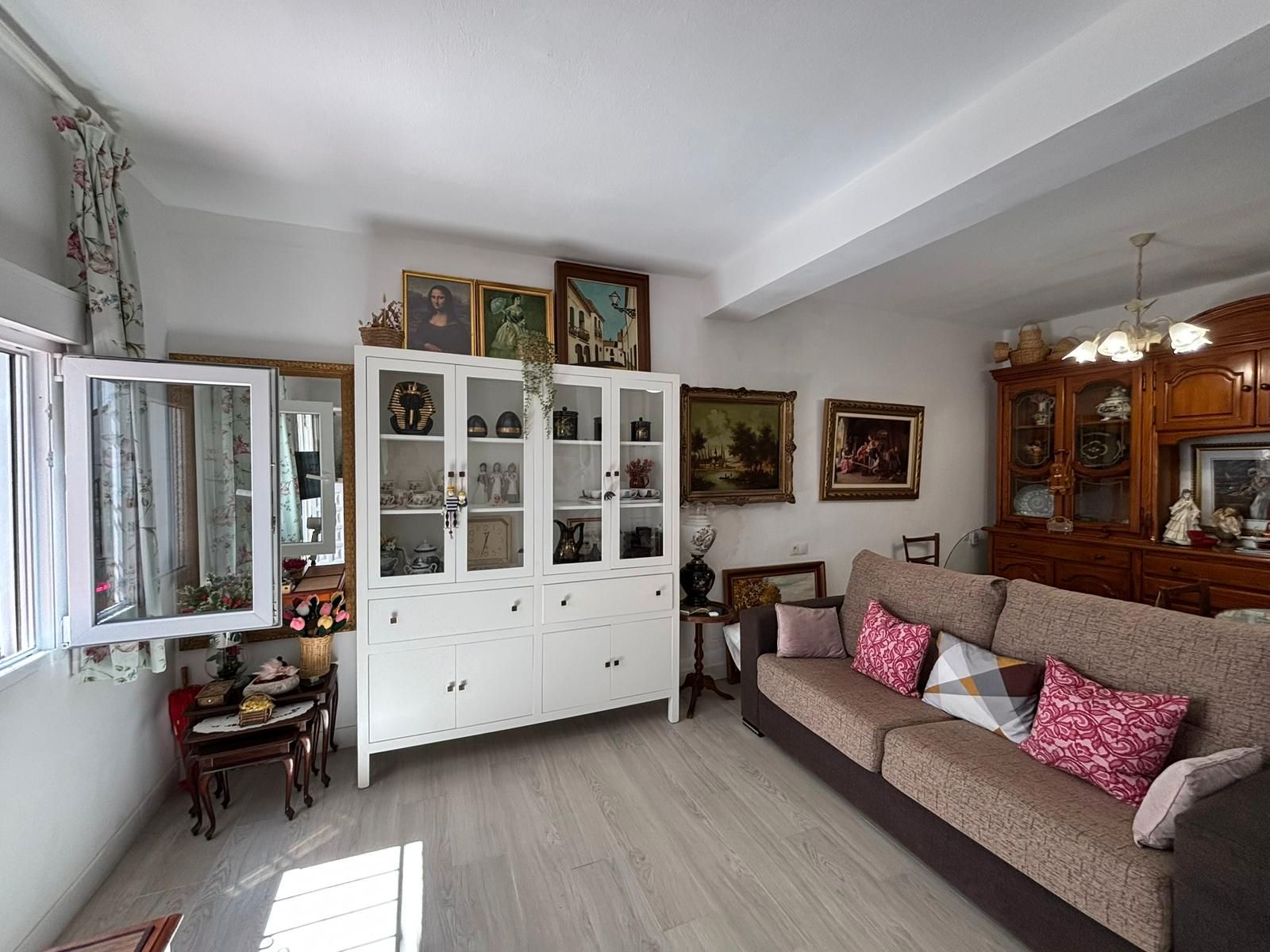 Sala d'estar de Casa adosada en venda en Benalmádena amb Terrassa i Moblat