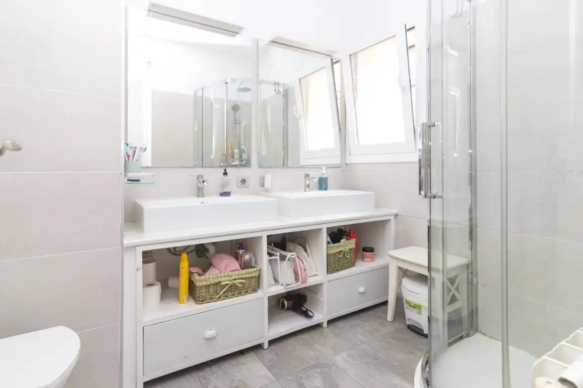 Bathroom of Houses for sale in Sant Cugat del Vallès  with Air Conditioner, Heating and Private garden