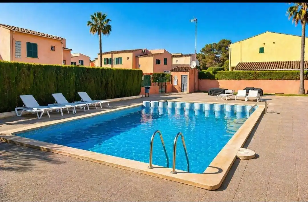 Piscina de Casa adosada en venda en Llucmajor amb Aire condicionat, Calefacció i Jardí privat