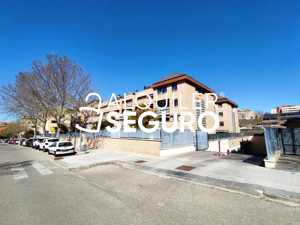 Vista exterior de Piso de alquiler en Paracuellos de Jarama con Aire acondicionado, Calefacción y Terraza