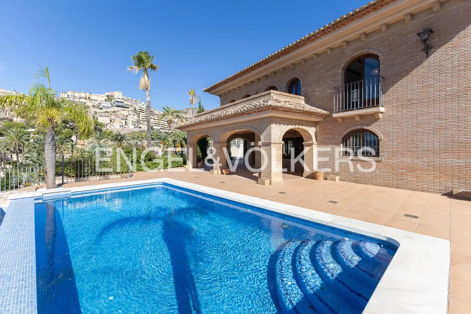 Maison avec terrasse à louer à El Faro