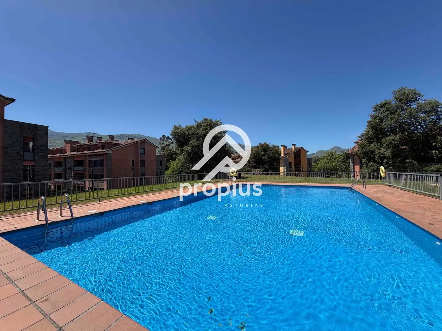Schwimmbecken von Dachboden zum Verkauf in Llanes mit Heizung, Terrasse und Abstellraum