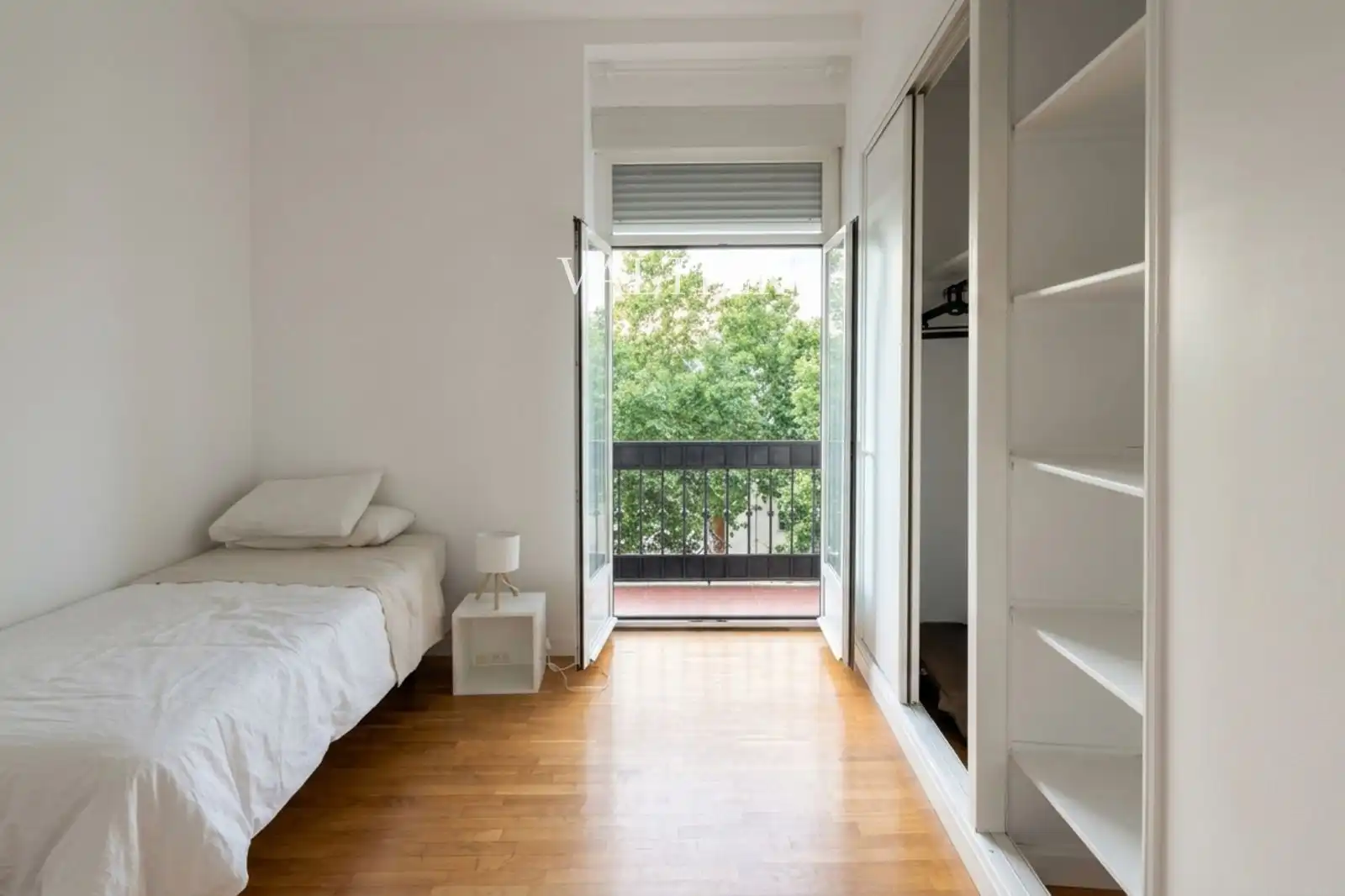 Bedroom of Flat for rent in Madrid  with Air Conditioner, Terrace and Furnished
