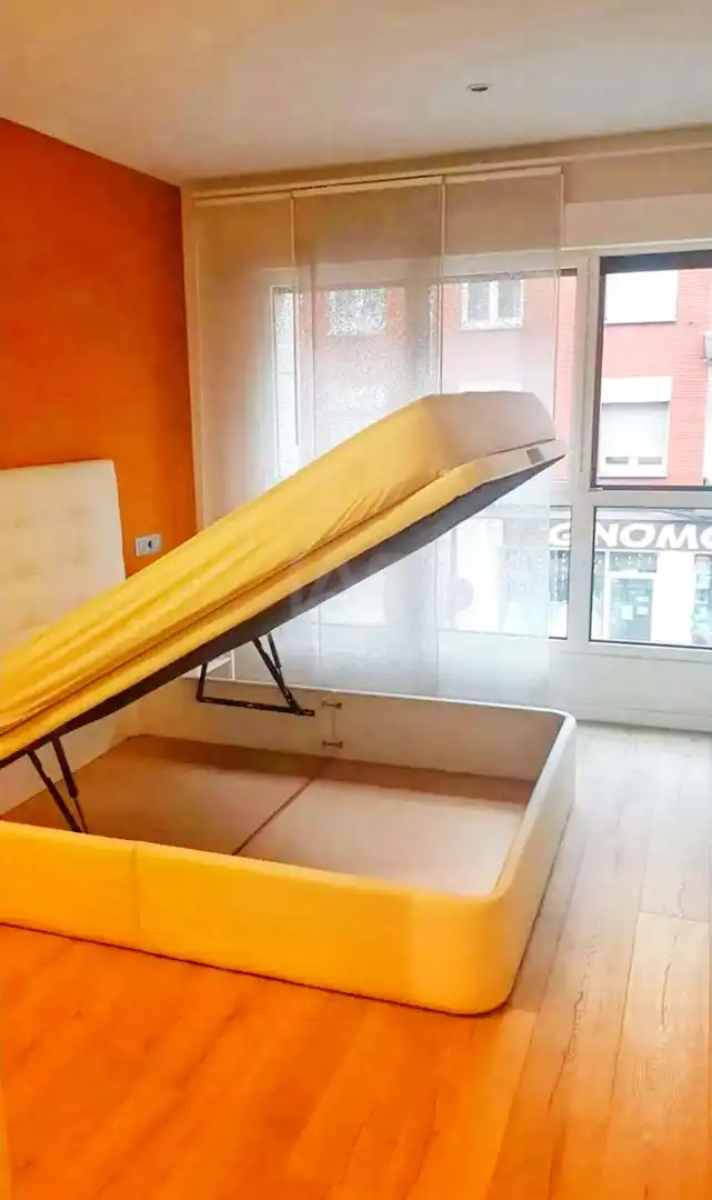 Habitación de Piso en venta en Oviedo  con Calefacción y Piscina