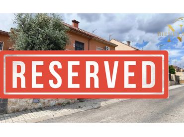 Villa con piscina in vendita a Calle Miguel de Unamuno