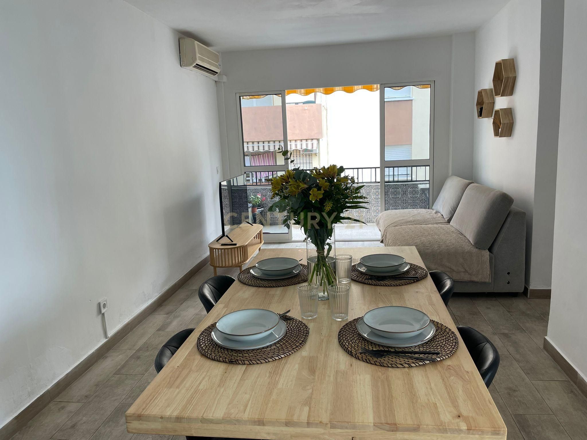 Menjador de Apartament en venda en Benalmádena amb Aire condicionat i Balcó