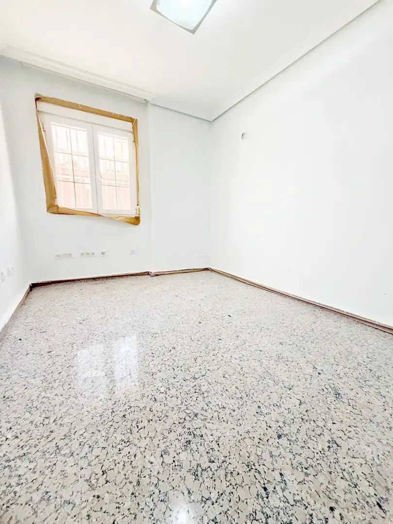 Habitación de Casa adosada en venta en Almería con Terraza, Trastero y Balcón