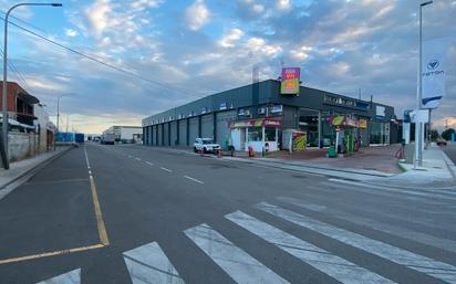 Vista exterior de Nau industrial en venda en Figueres amb Calefacció i Alarma