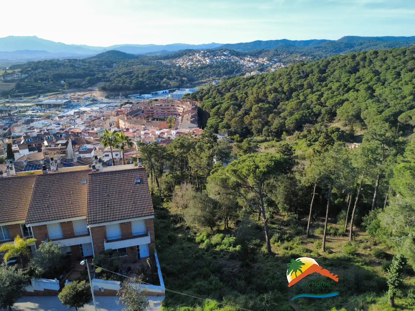 Vista exterior de Casa adosada en venda en Blanes amb Aire condicionat, Calefacció i Jardí privat