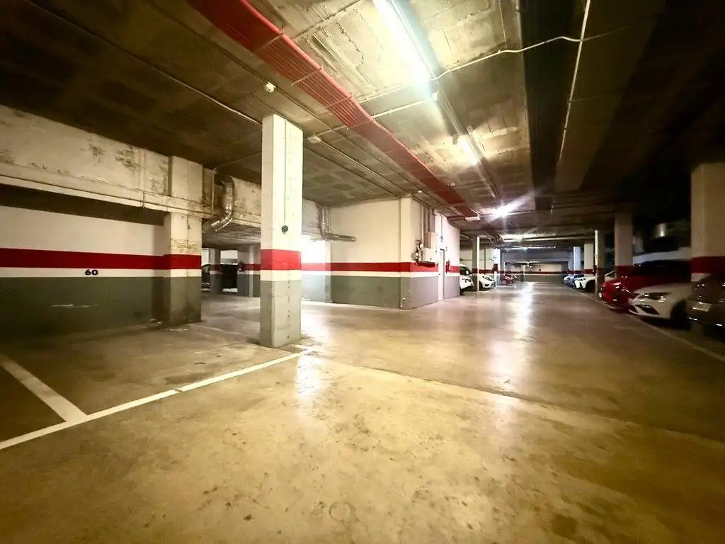 Parkplatz von Wohnungen zum Verkauf in Figueres mit Klimaanlage, Heizung und Terrasse