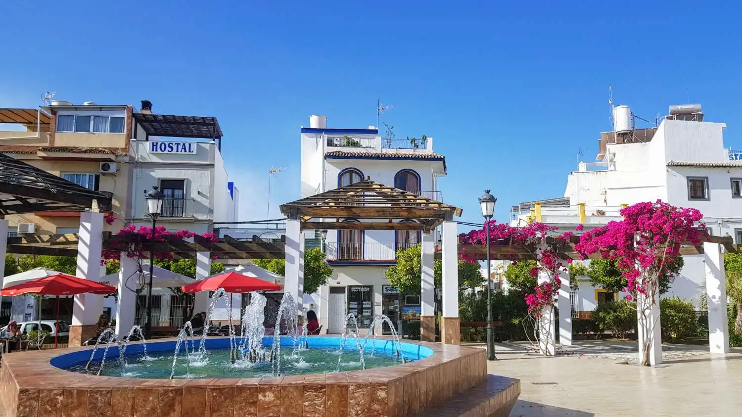 Vista exterior de Casa adosada en venta en Torrox con Terraza, Trastero y Piscina