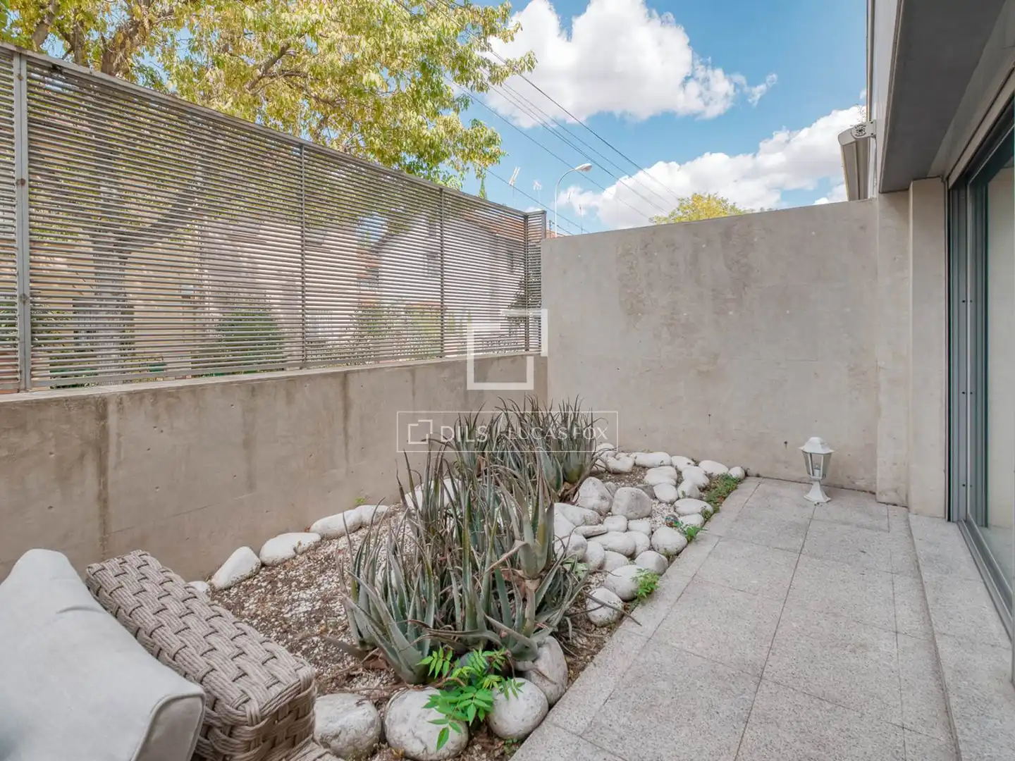 Vista exterior de Casa o xalet en venda en Madrid amb Aire condicionat, Calefacció i Jardí privat