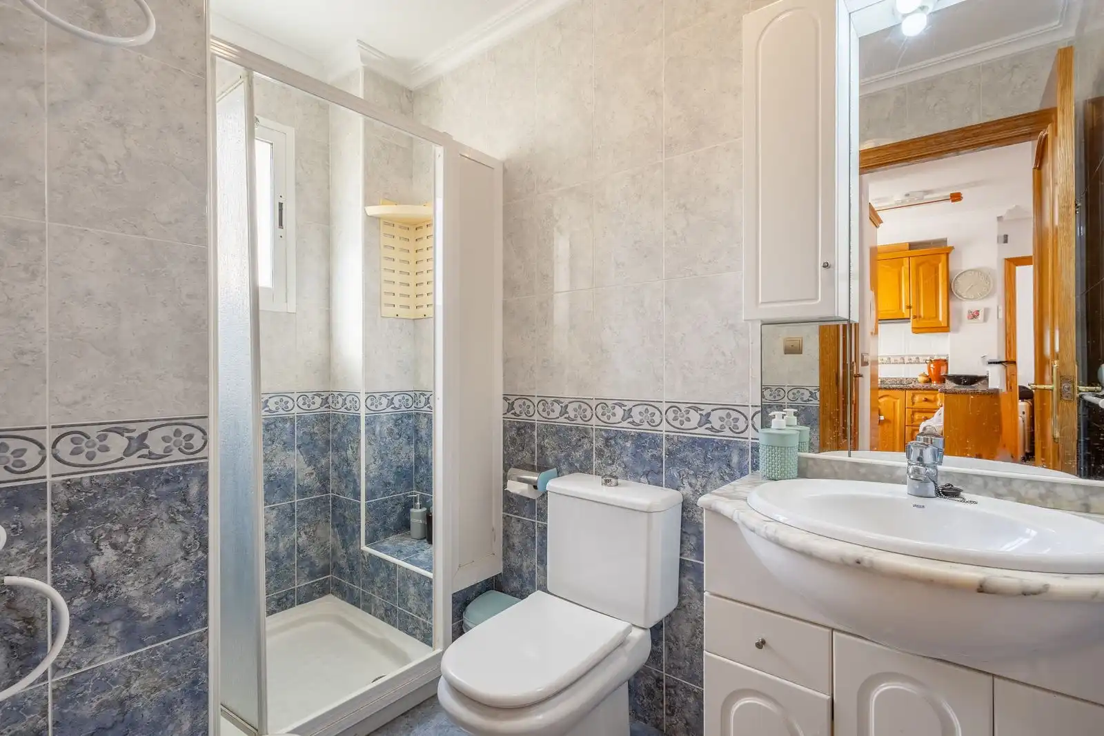 Badezimmer von Dachboden zum Verkauf in Torrevieja mit Terrasse und Balkon