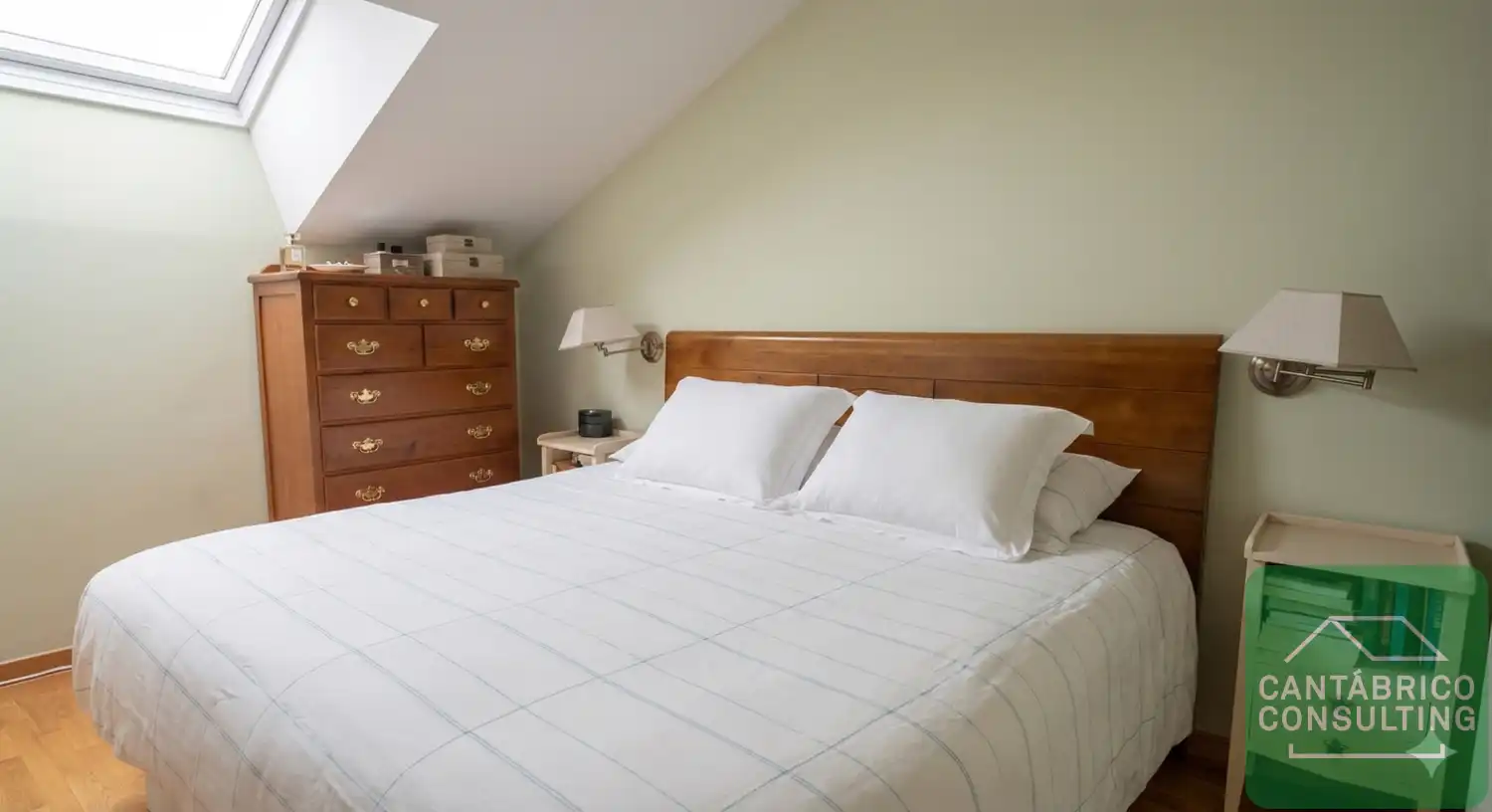 Schlafzimmer von Maisonette zum Verkauf in Navia mit Heizung, Parkett und Möbliert
