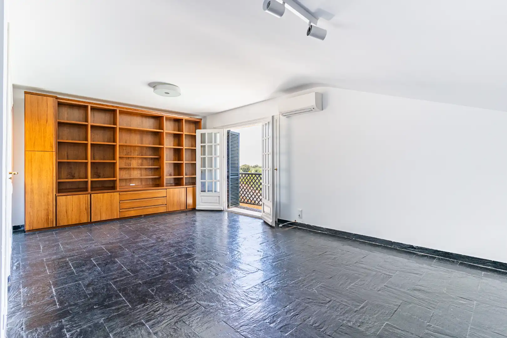 Sala de estar de Casa o chalet en venta en Las Rozas de Madrid con Aire acondicionado, Calefacción y Jardín privado