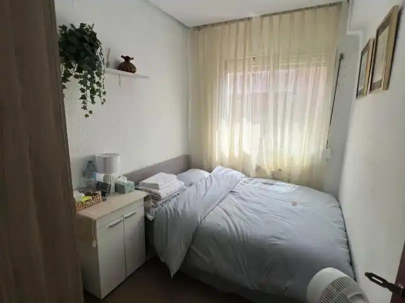 Schlafzimmer von Wohnung zur Miete in  Madrid Capital mit Klimaanlage und Balkon