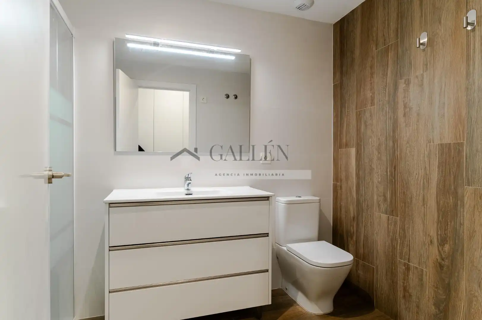 Baño de Piso en venta en Castellón de la Plana / Castelló de la Plana con Aire acondicionado, Terraza y Trastero