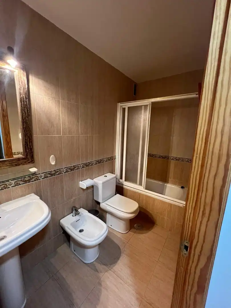 Bany de Apartament de lloguer en Almería amb Aire condicionat i Moblat