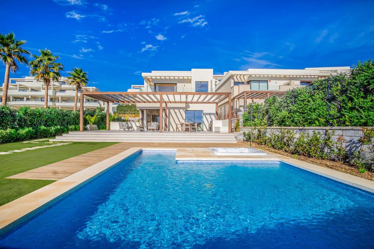 Piscina de Casa o xalet en venda en Estepona amb Aire condicionat, Jardí privat i Terrassa