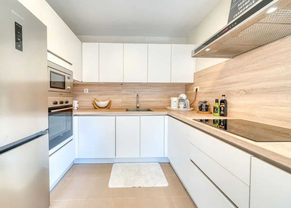 Küche von Einfamilien-Reihenhaus zum Verkauf in Estepona mit Klimaanlage, Terrasse und Alarm