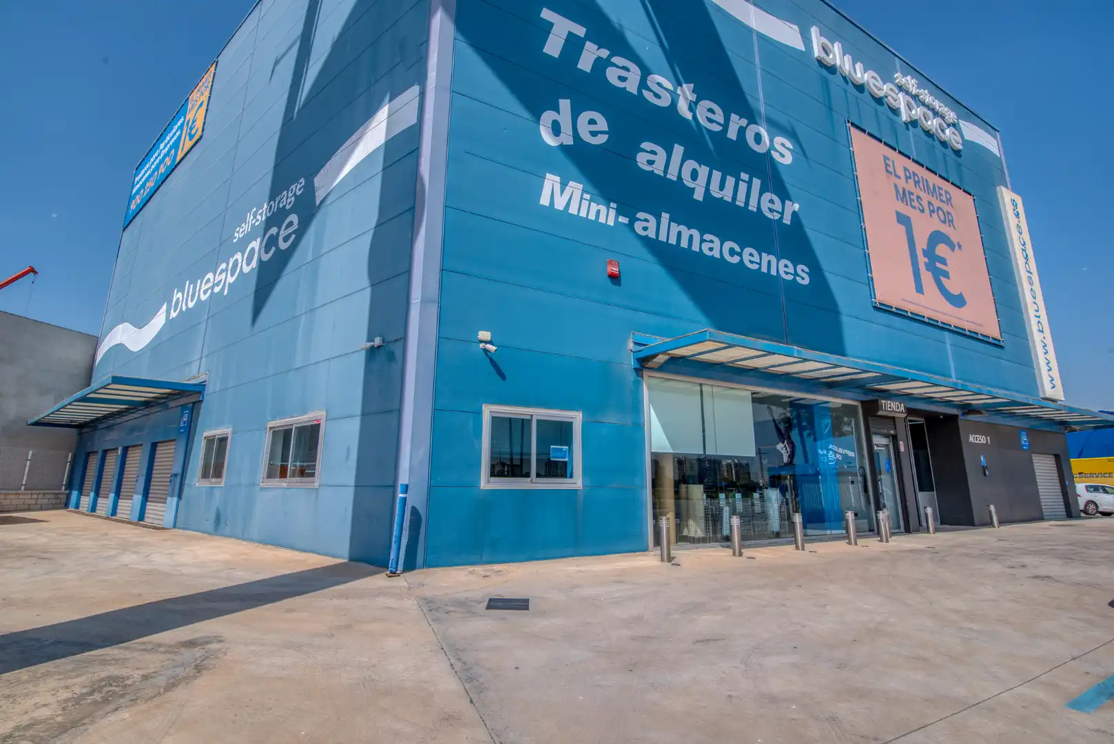 Exterior view of Storage room for rent in Mislata  with Alarm