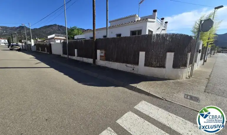 Vista exterior de Casa o xalet en venda en Roses amb Calefacció, Jardí privat i Traster