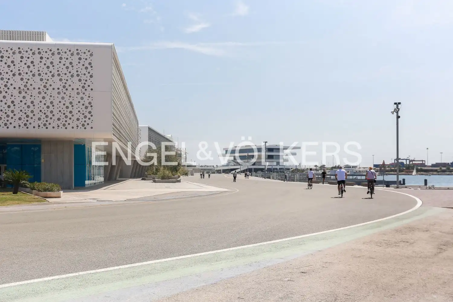 Außenansicht von Wohnung zur Miete in Valencia mit Klimaanlage, Heizung und Möbliert