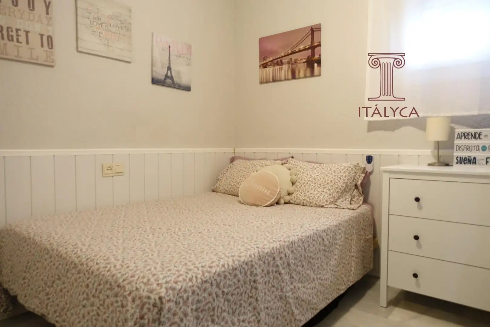Schlafzimmer von Einfamilien-Reihenhaus zum Verkauf in San Juan de Aznalfarache mit Klimaanlage, Heizung und Privatgarten