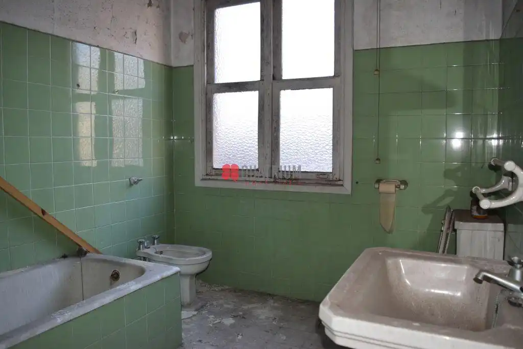 Badezimmer von Gebäude zum Verkauf in Santiago de Compostela 