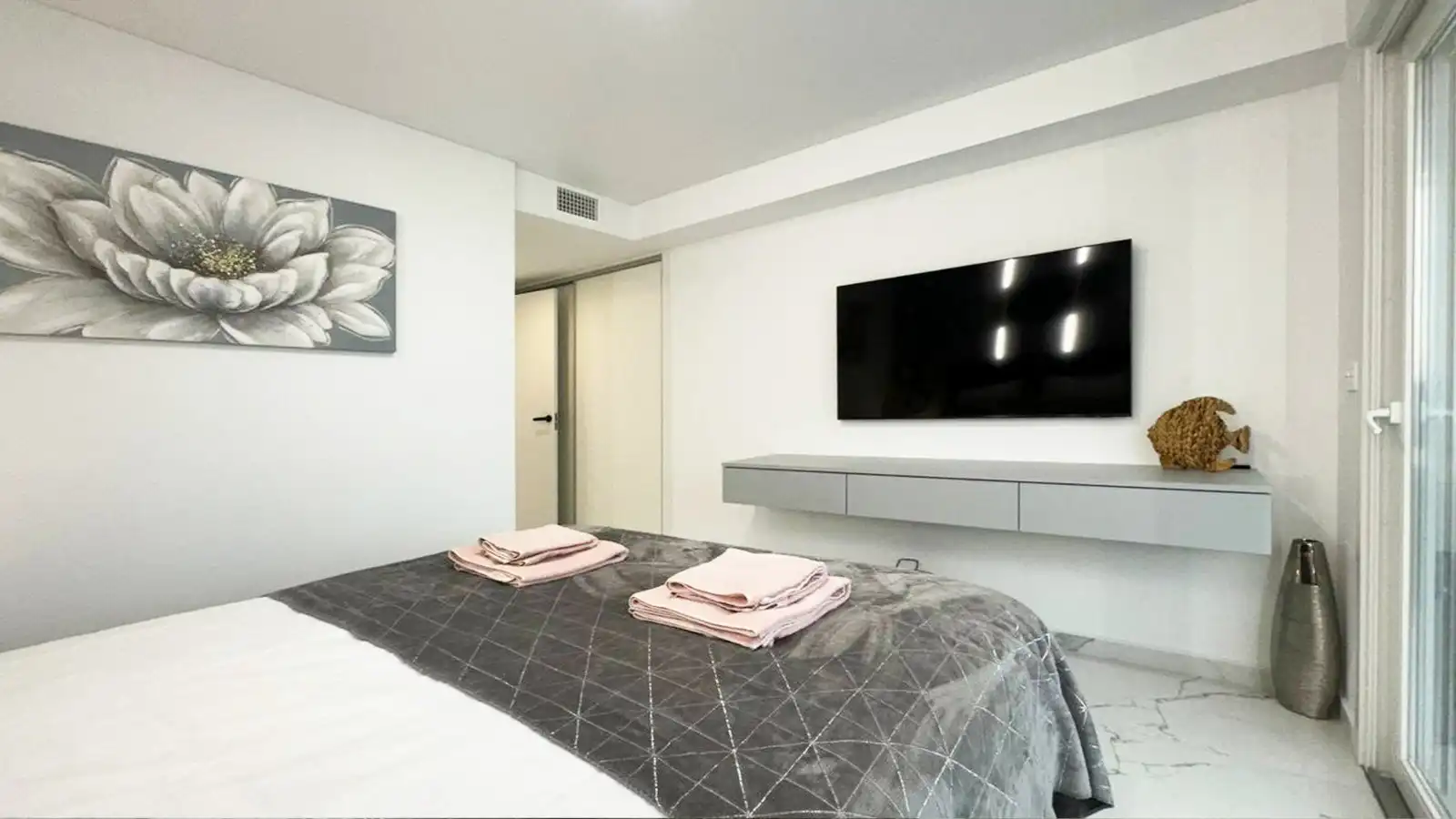 Habitación de Apartamento en venta en Elche / Elx con Aire acondicionado, Terraza y Amueblado