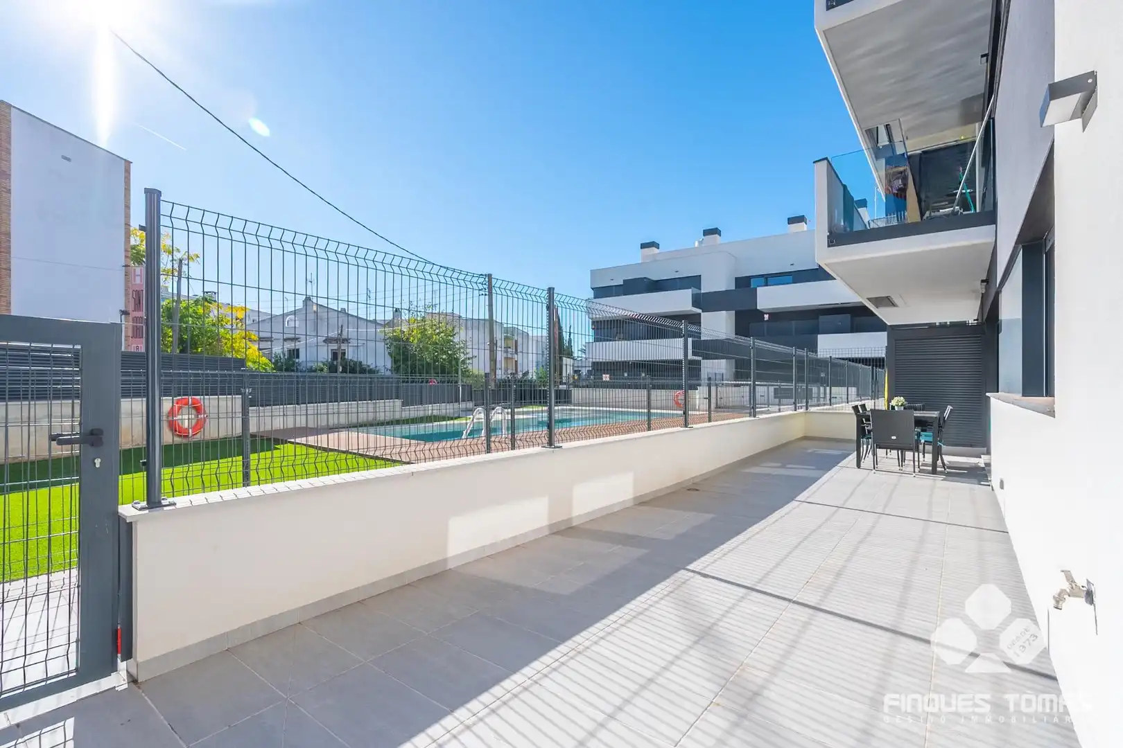 Vista exterior de Pis en venda en Cubelles amb Terrassa, Balcó i Piscina comunitària