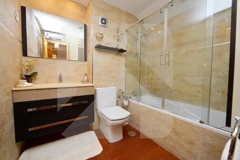 Baño de Ático en venta en Valdemoro con Aire acondicionado, Calefacción y Terraza
