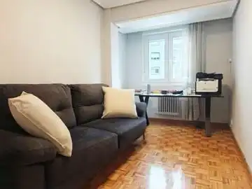 Sala d'estar de Pis en venda en Burgos amb Calefacció i Parquet