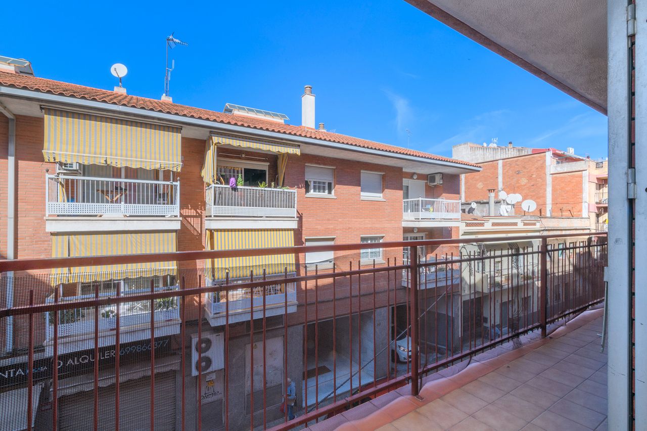 Exterior view of Flat for sale in Sant Boi de Llobregat  with Heating, Oven and Balcony