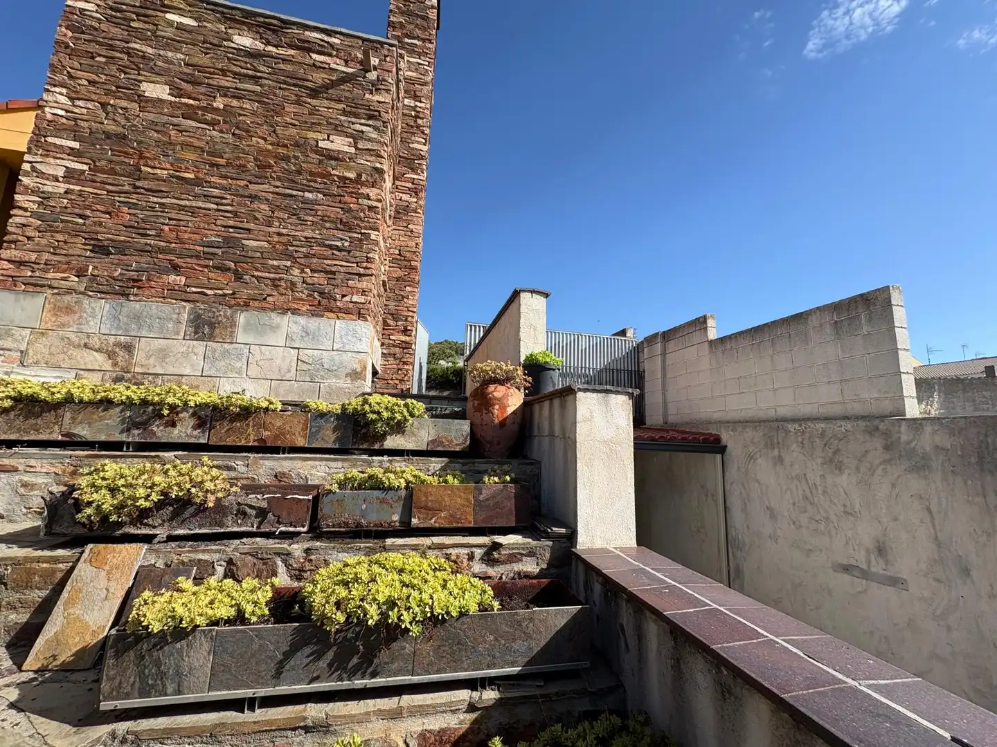 Vista exterior de Casa o xalet en venda en Íscar amb Calefacció, Jardí privat i Terrassa
