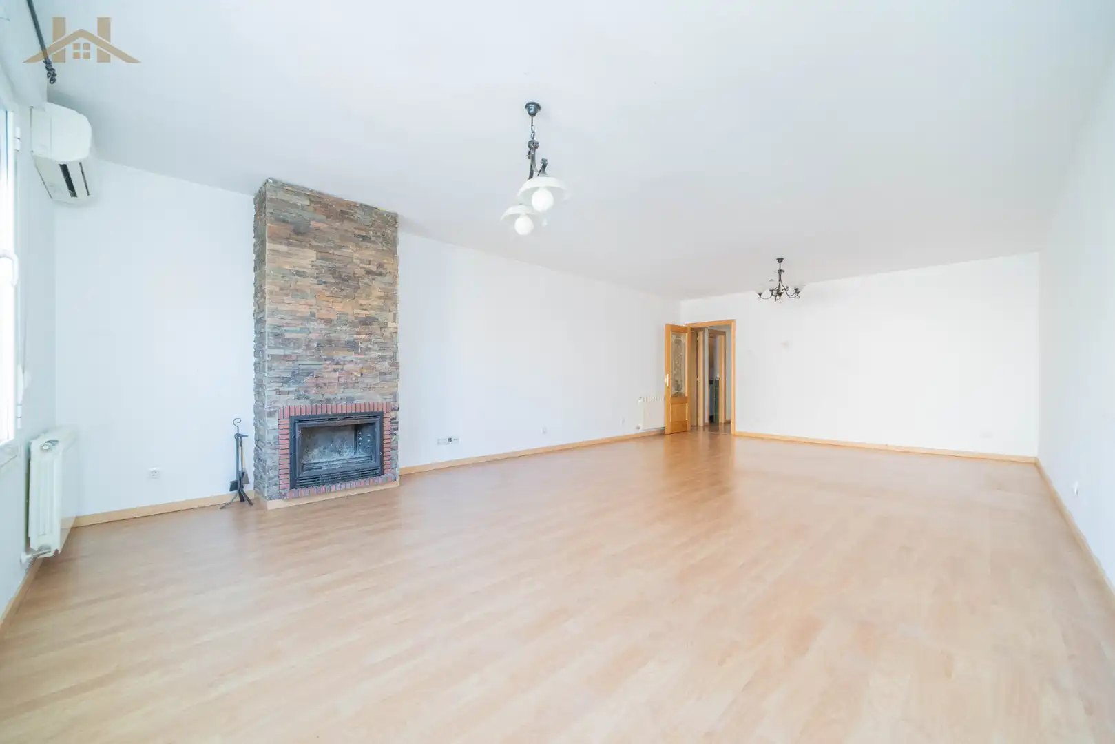 Sala de estar de Casa adosada en venta en Carranque con Aire acondicionado, Calefacción y Jardín privado