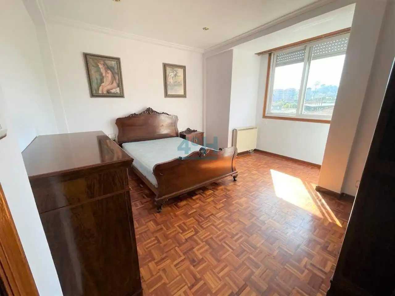 Dormitori de Apartament en venda en Ourense Capital  amb Calefacció, Parquet i Moblat