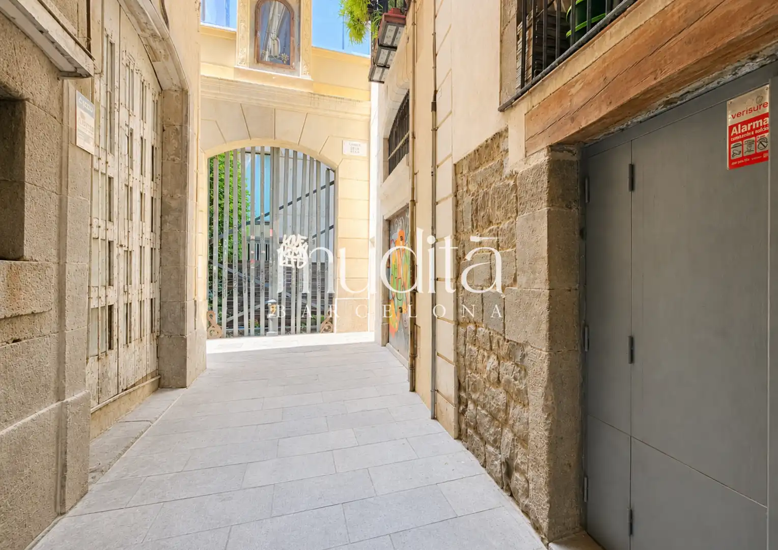 Exterior view of Apartments for sale in Barcelona  with Heating and Alarm