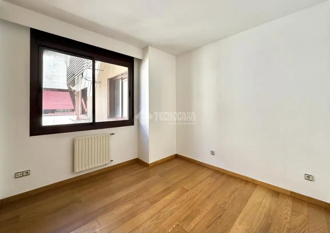 Bedroom of Flat for sale in Madrid  with Air Conditioner, Heating and Storage room