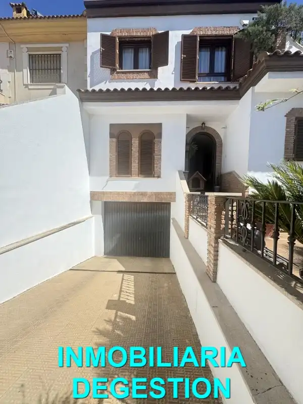 Casa adosada en venta en Linarejos