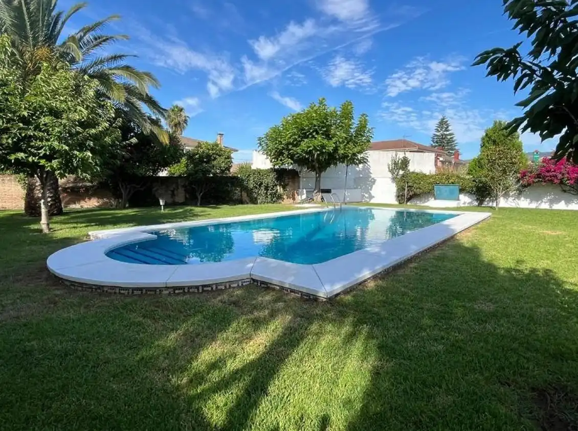 Piscina de Casa o xalet en venda en Córdoba amb Aire condicionat, Jardí privat i Terrassa