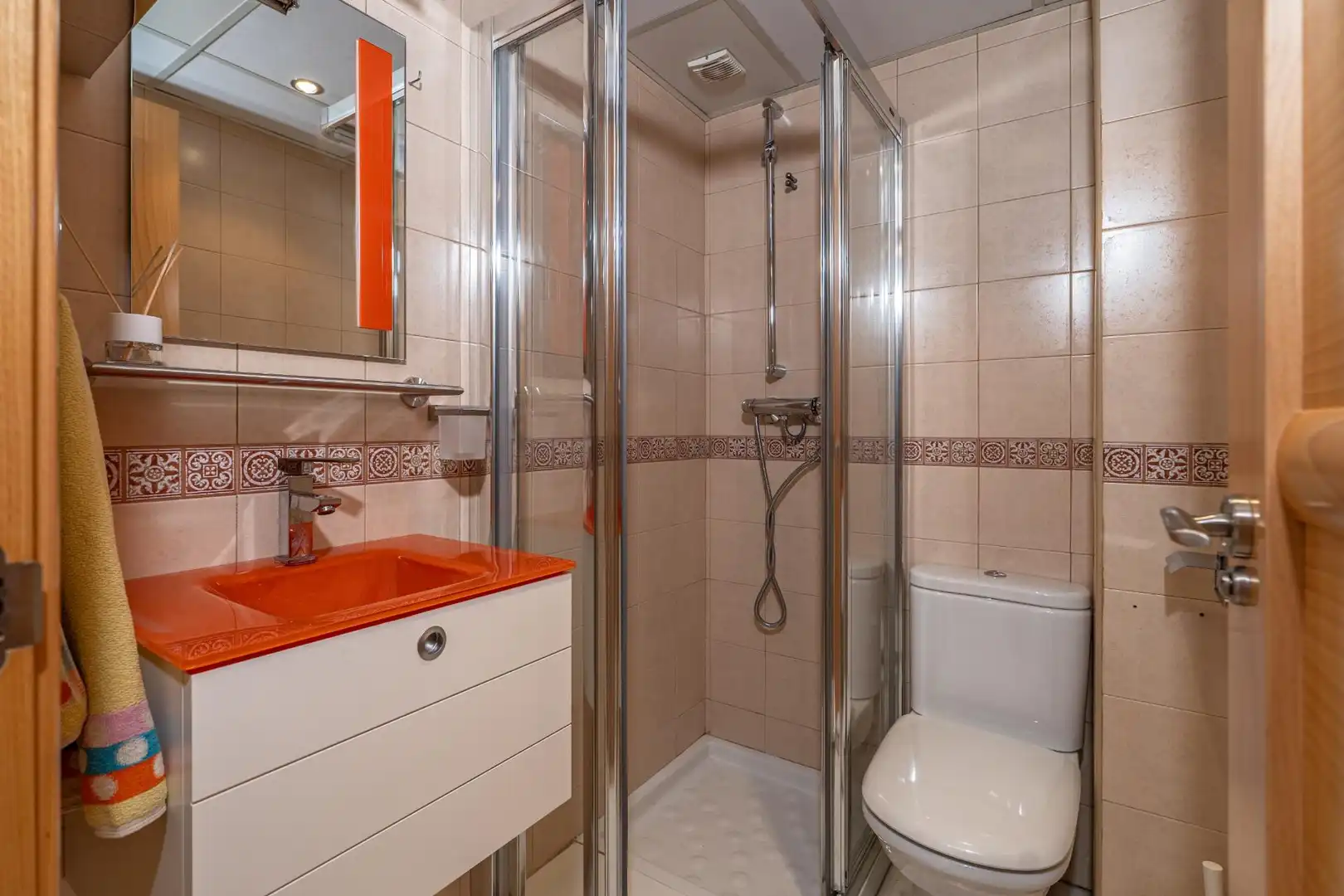 Bathroom of Flat for rent in Sevilla  with Air Conditioner, Heating and Furnished