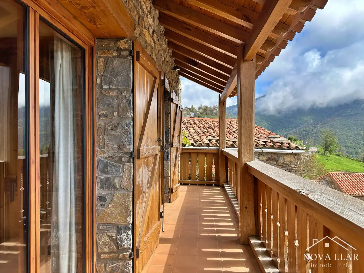 Terrasse von Einfamilien-Reihenhaus zum Verkauf in Vilallonga de Ter mit Heizung, Privatgarten und Terrasse