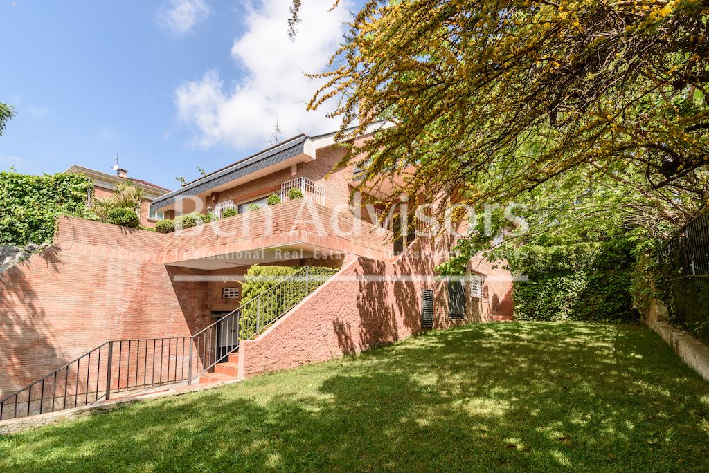 Exterior view of House or chalet for sale in  Barcelona Capital  with Air Conditioner, Heating and Private garden