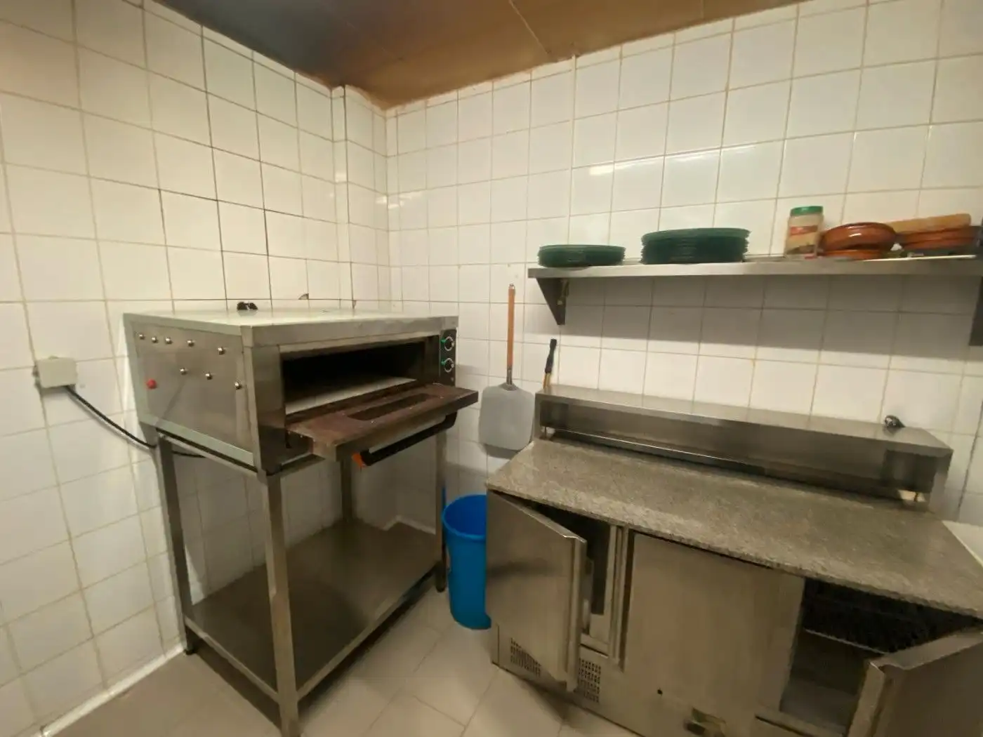 Cuina de Local en venda en Sant Pere Pescador amb Aire condicionat, Calefacció i Terrassa