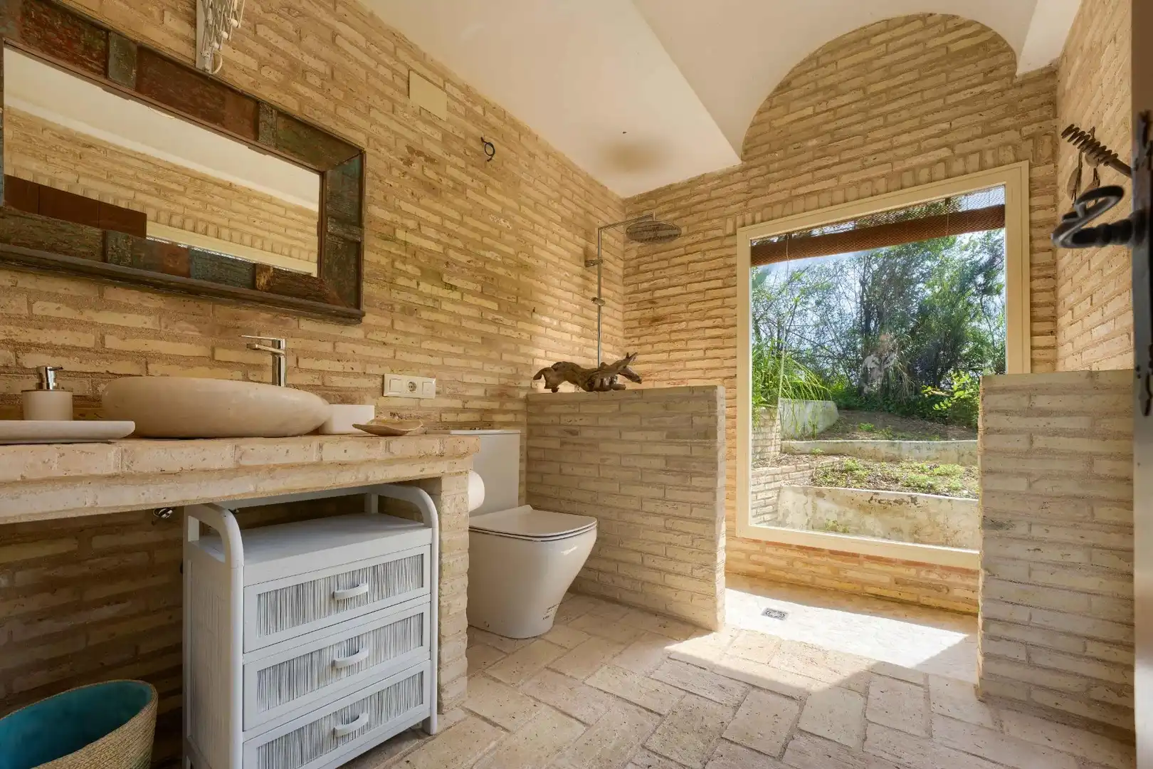 Bany de Casa o xalet en venda en Sanlúcar la Mayor amb Aire condicionat, Jardí privat i Terrassa