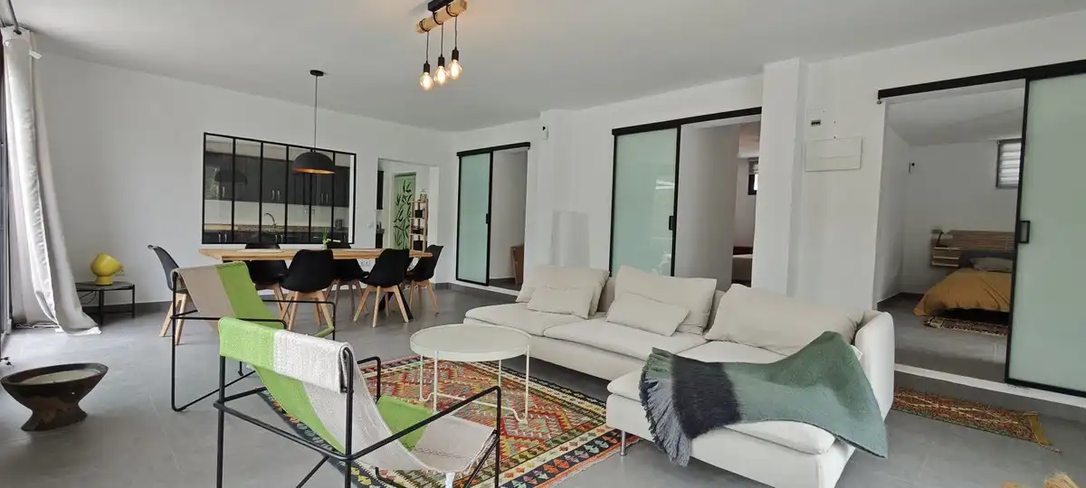Sala d'estar de Casa o xalet en venda en Marbella amb Aire condicionat, Jardí privat i Piscina