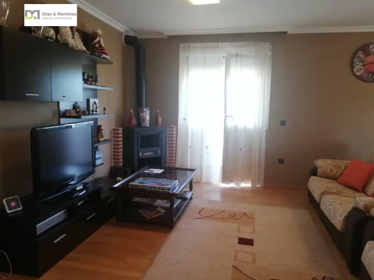 Sala de estar de Casa o chalet en venta en Santa Colomba de Curueño con Jardín privado, Parquet y Terraza