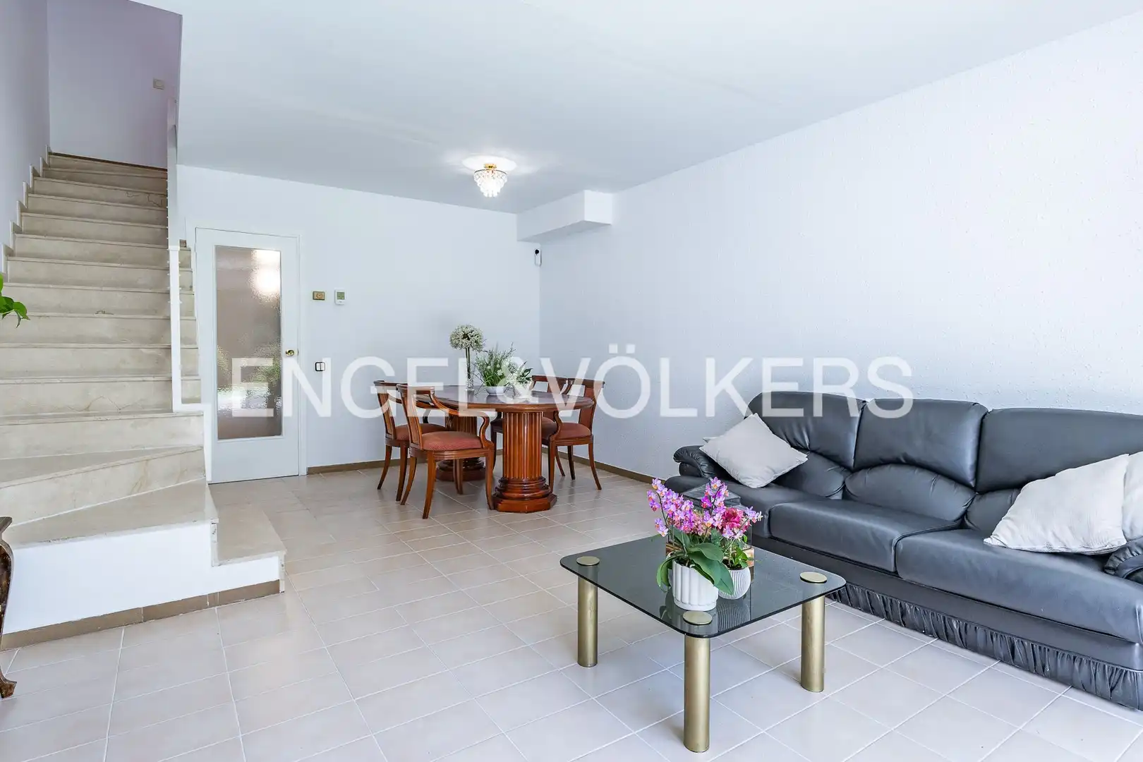 Sala d'estar de Casa o xalet en venda en Sant Cugat del Vallès amb Aire condicionat, Calefacció i Jardí privat